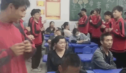 家长们把这辈子伤心的事想了个遍