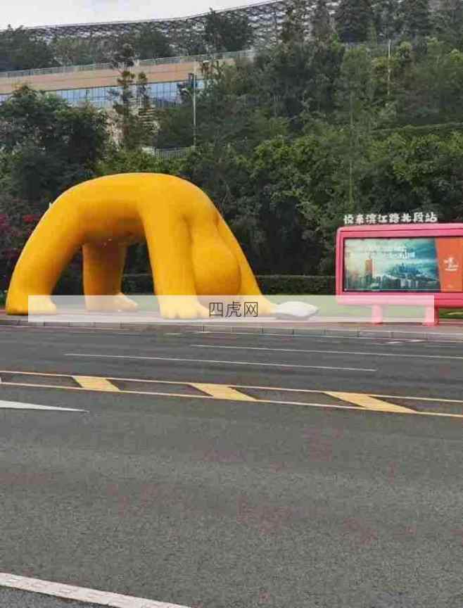 重庆奇奇怪怪的公交车站台，有点被萌到了